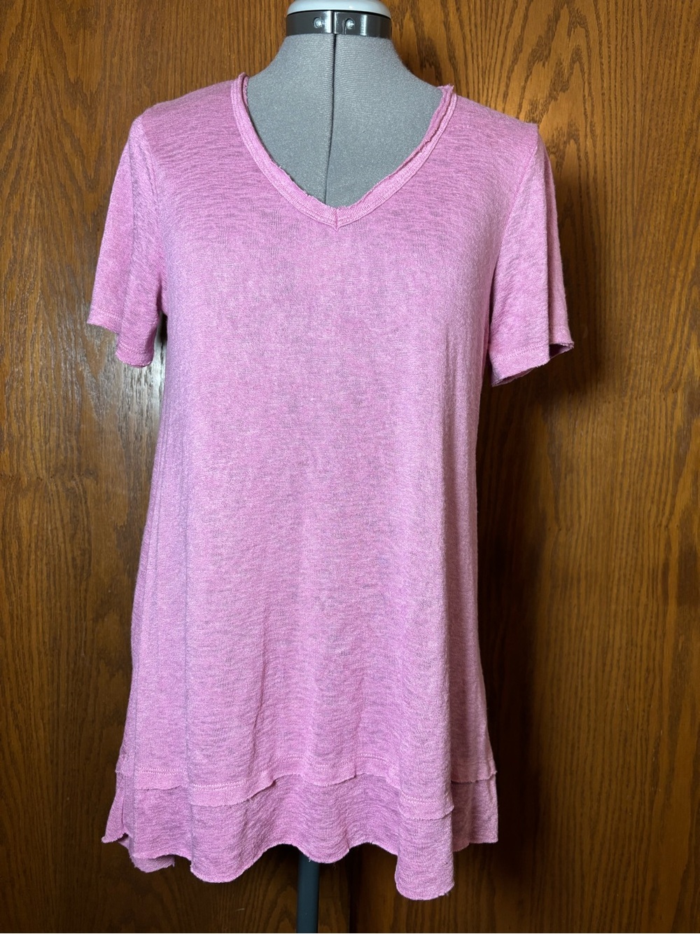 Women’s Wallpapher rose V-Neck Short Sleeve Tunic. - medium